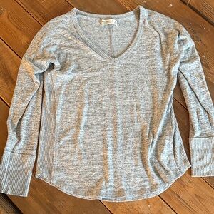 Abercrombie & Fitch Heather Gray Long Sleeve V-Neck Top
